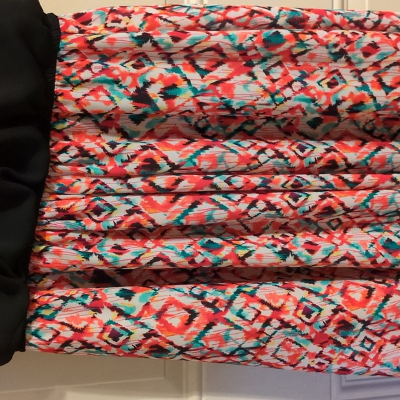 Upgrade Your Wardrobe with Rock 47 by Wrangler's Eye-Catching Asymmetrical Hem - Picture 4 of 12